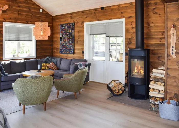 5 Bedroom Stunning In Passebekk Feriehus Omholt